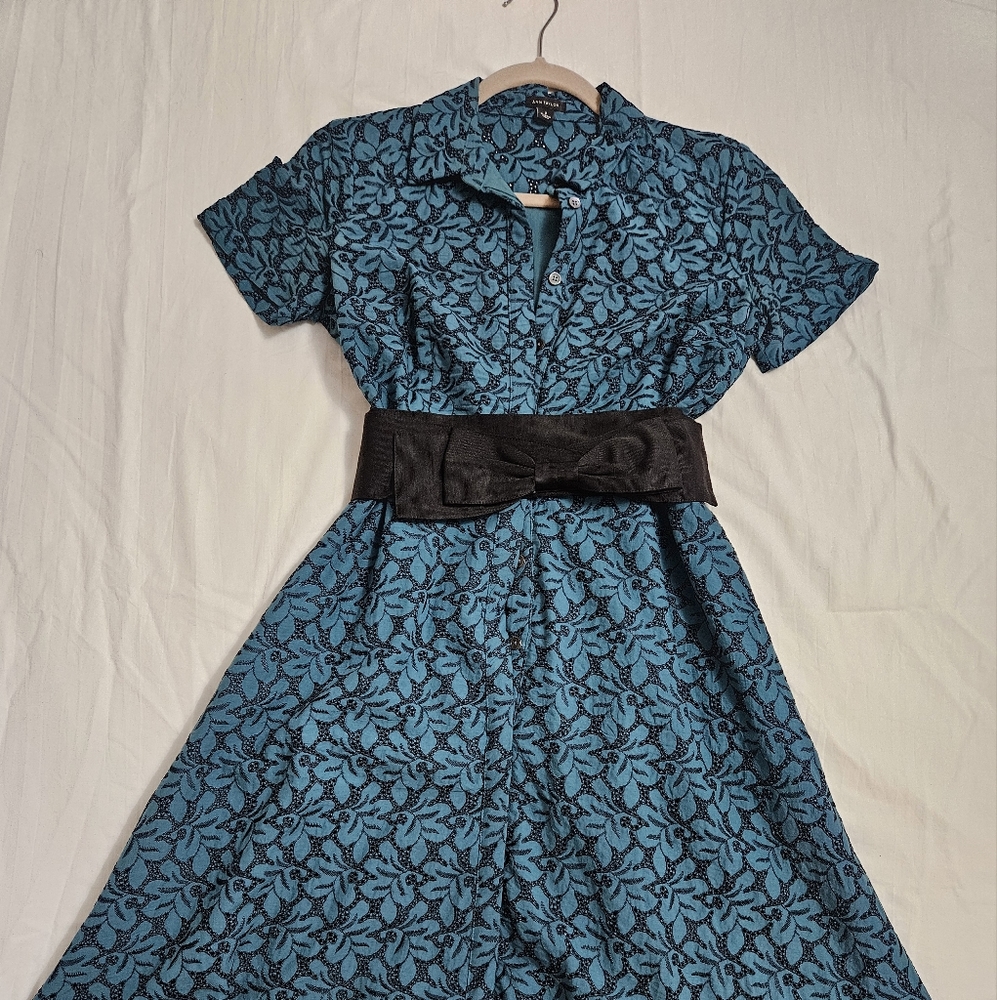 Beautiful used dress Ann Taylor size 2, green color. Belt not included!
